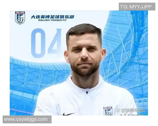 曾是足球巨星如今转战搏击赛场的传奇人物揭秘